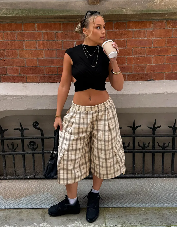 Bershka Bermuda Cargo Cintura Elástica Mujer L Arena