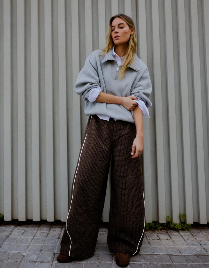 Bershka Pantalón Parachute Técnico Mujer L Marrón