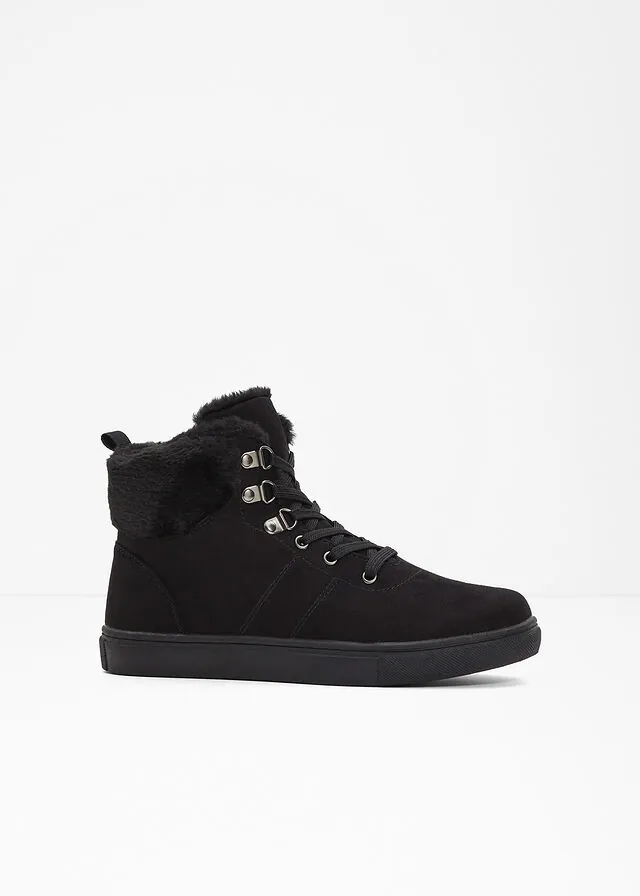 Botas forradas con cordones