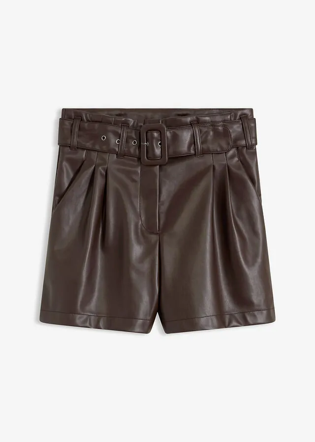 Pantalón corto de piel sintética con cinturón