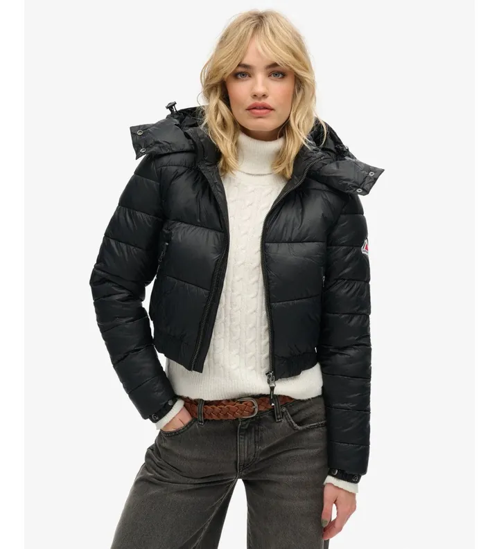 Superdry para mujer. W5011682A Chaqueta Corta Con Capucha Fuji negro (L), Casual, Sostenible, Nylon reciclado