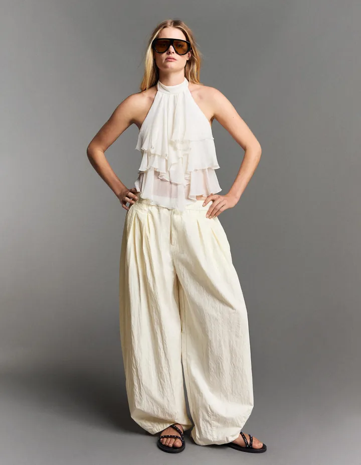 Bershka Pantalón Técnico Cropped Volumen Mujer L Crudo