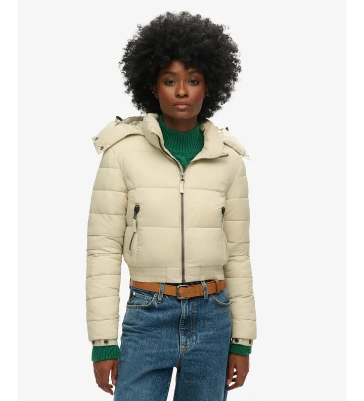 Superdry para mujer. W5011682A Chaqueta Corta Con Capucha Fuji beige (L), Casual, Sostenible, Nylon reciclado
