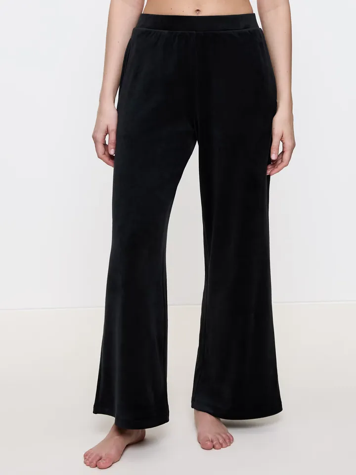 TRIUMPH Pantalón de pijama ' Sensual Velour Wide Leg ' negro