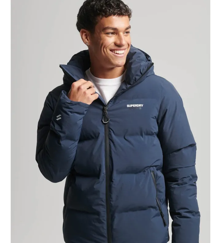 Superdry para hombre. MS311478A Cazadora acolchada marino (L), Casual, Poliéster Reciclado, Sostenible