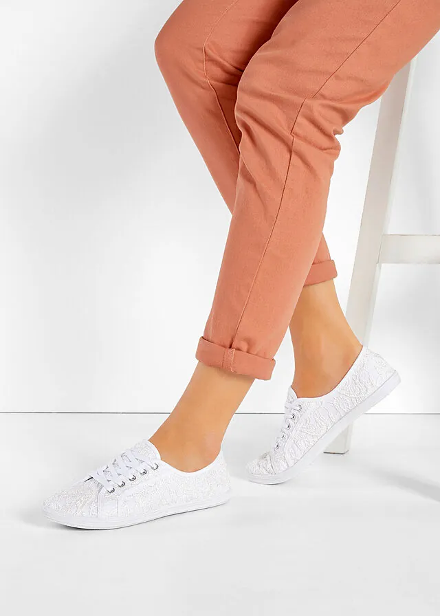 Zapatillas deportivas con encaje