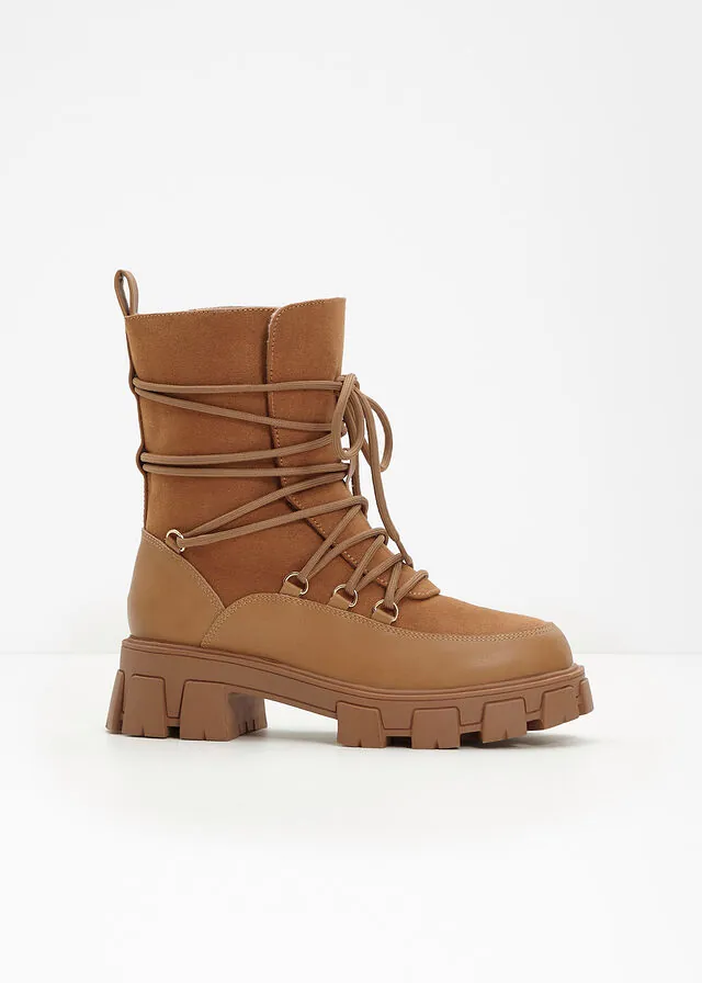 Botas forradas con cordones