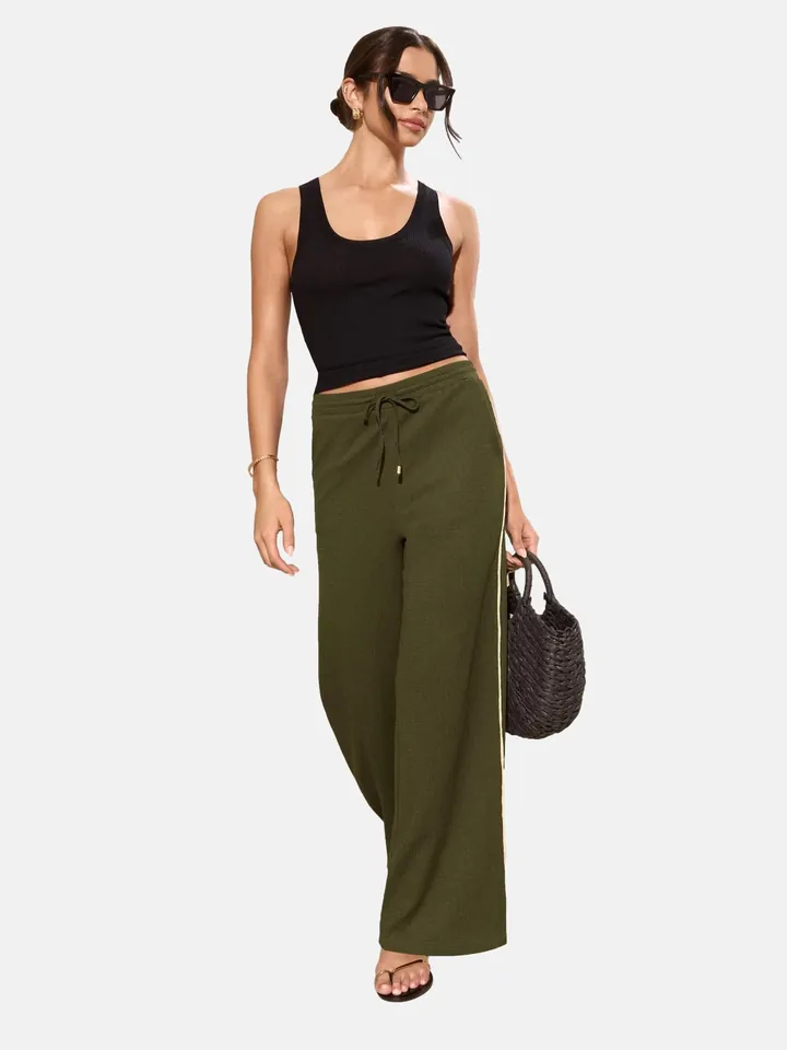 Lipsy Pantalón oliva / blanco lana