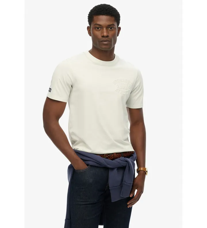 Superdry para hombre. M1012282A Camiseta Athletic Emboss Relaxed blanco roto (L), Casual, Algodón, Manga corta