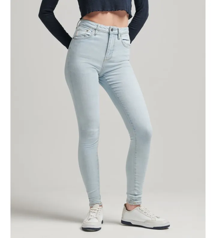 Superdry para mujer. W7010796A Jeans pitillo de talle alto de algodón orgánico azul (27/30), Denim, Poliéster, Sostenible