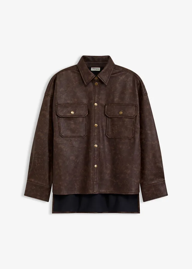 Camisa de piel sintética con efecto desgastado