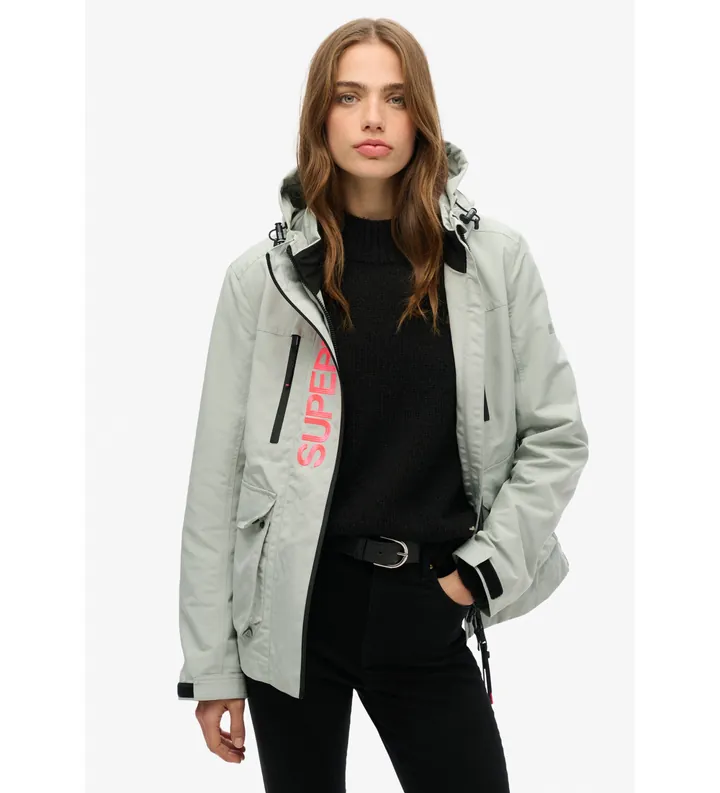 Superdry para mujer. W5011851A Chaqueta cortavientos con capucha Ultimate Tech gris (M), Casual, Poliéster Reciclado, Sostenible