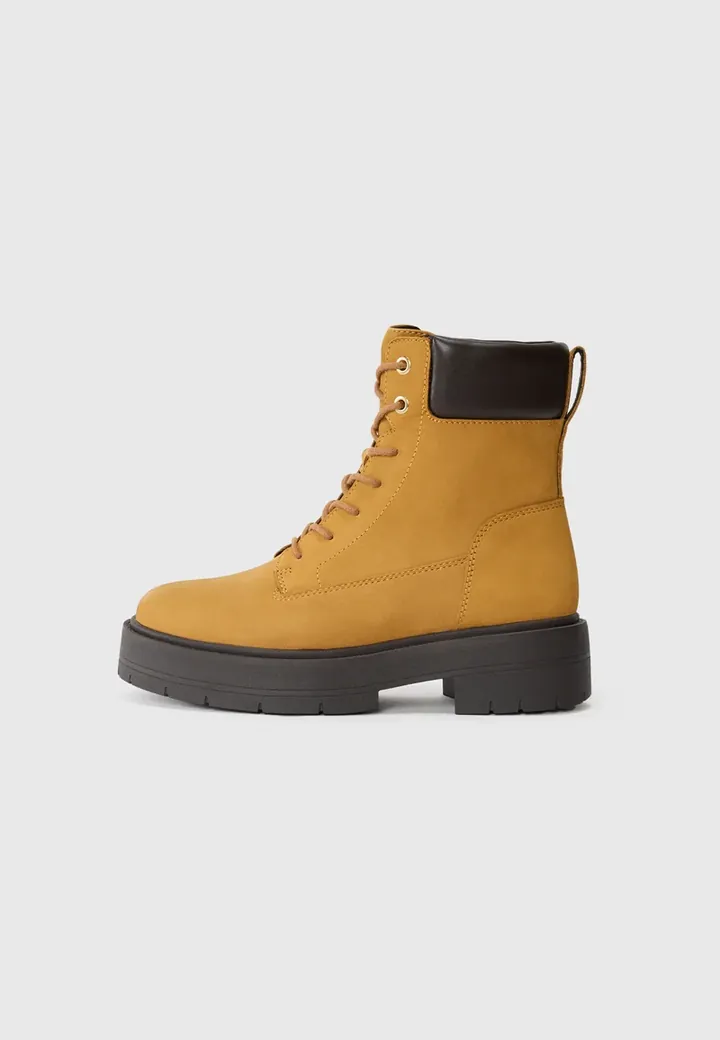 Botines con cordones