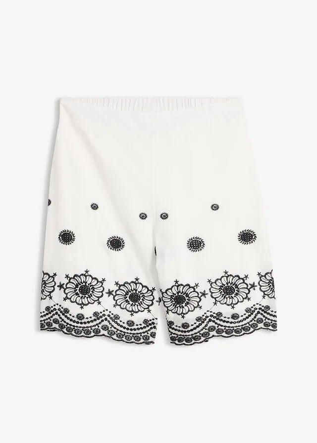Pantalón corto de sarga con encaje calado