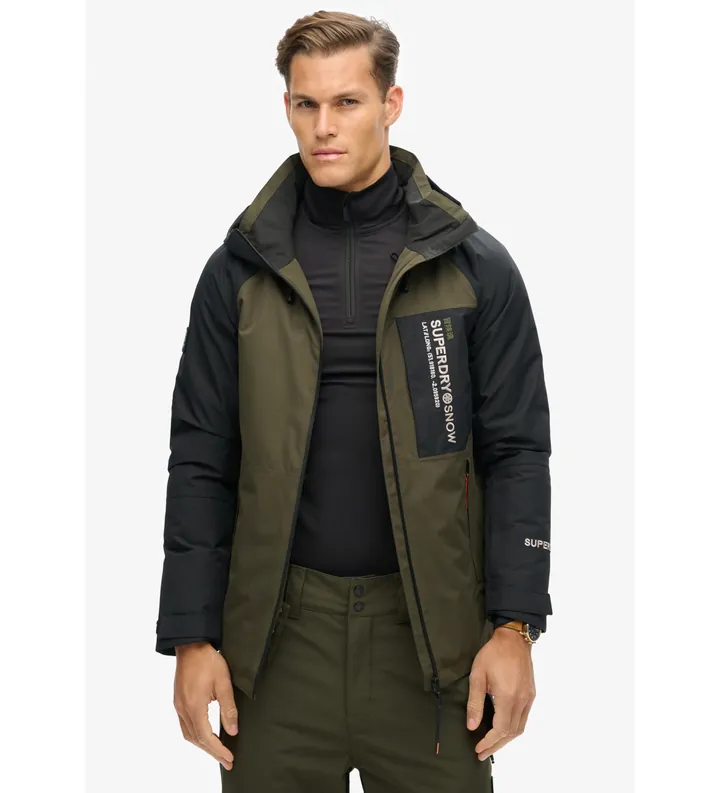 Superdry para hombre. MS110179A Chaqueta de esquí Freestyle Core verde (M), Deportivo, Nieve, Poliéster Reciclado, Sostenible
