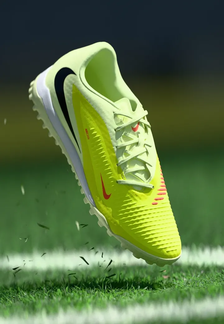 Botines de fútbol para césped
