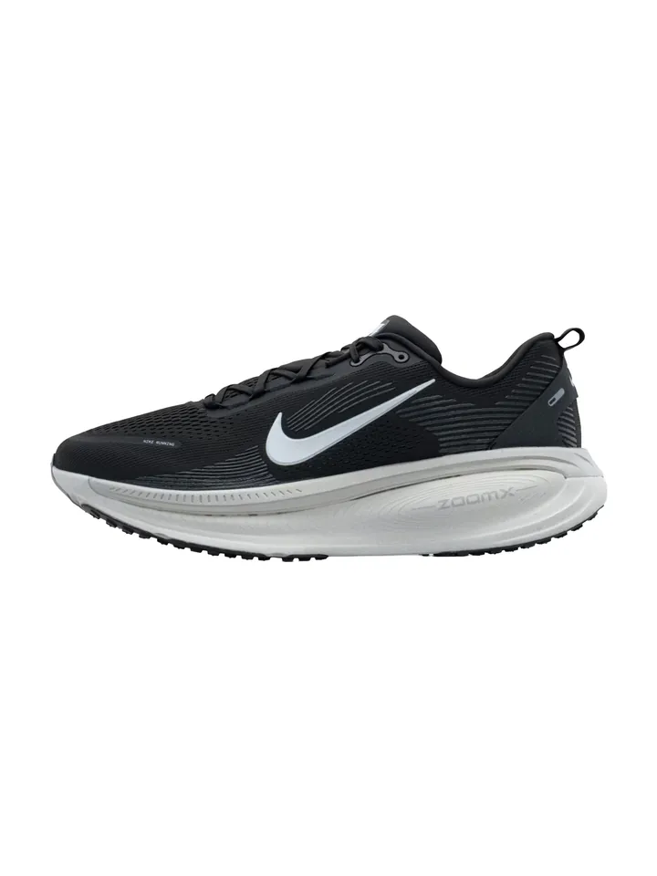 NIKE Zapatillas de running 'Vomero 18'  negro / blanco