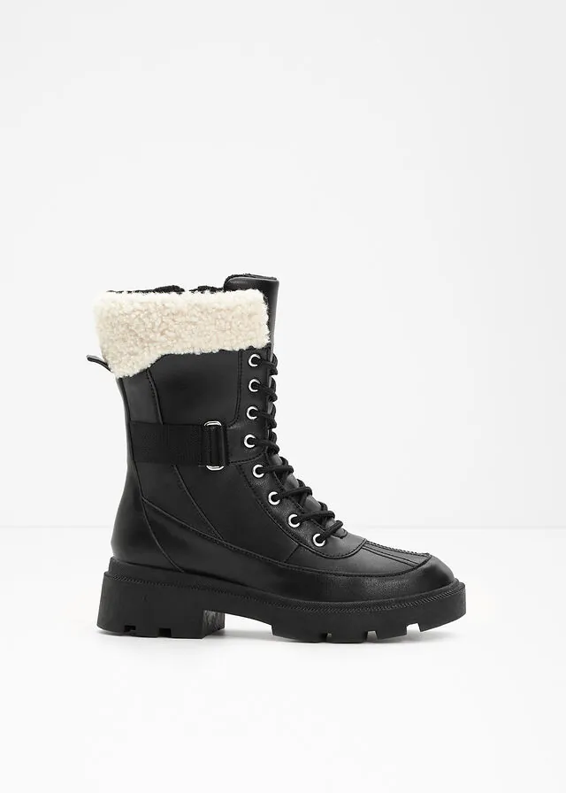 Botas forradas con cordones