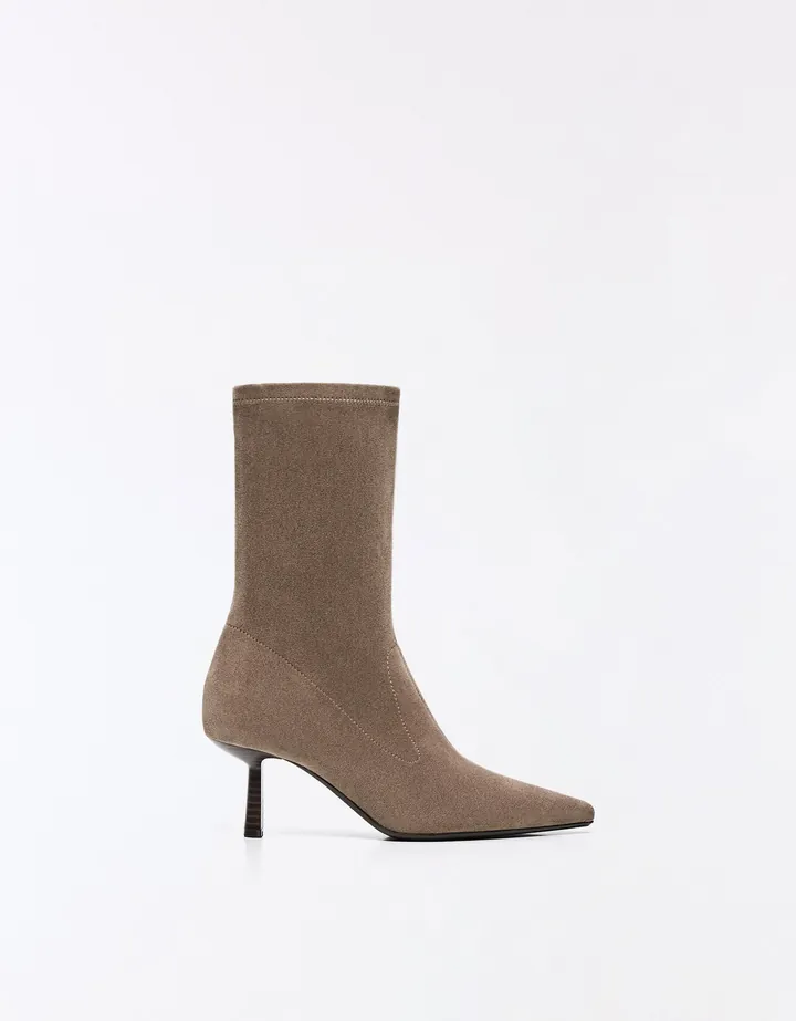 Bershka Botín Tacón Kitten Ajustado Mujer 35 Taupe
