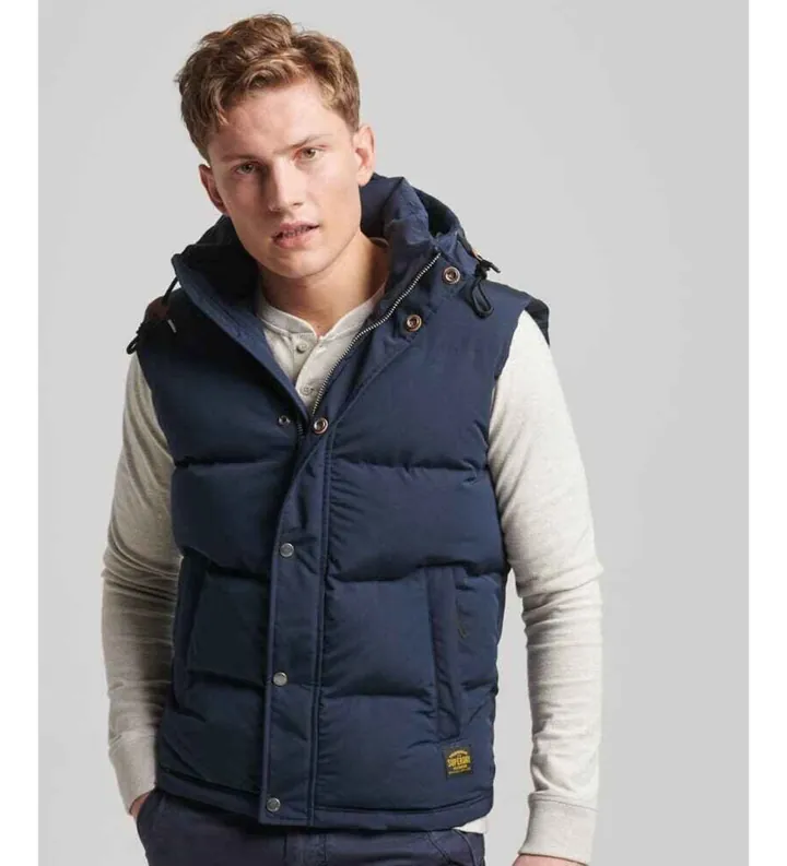 Superdry para hombre. M5011708A Chaleco acolchado con capucha Everest marino (L), Casual, Sostenible, Nylon reciclado