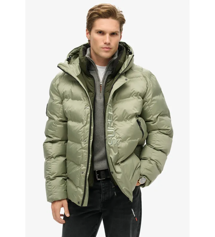 Superdry para hombre. M5011902A Abrigo Graphic Puffer verde (L), Casual, Poliéster Reciclado, Sostenible