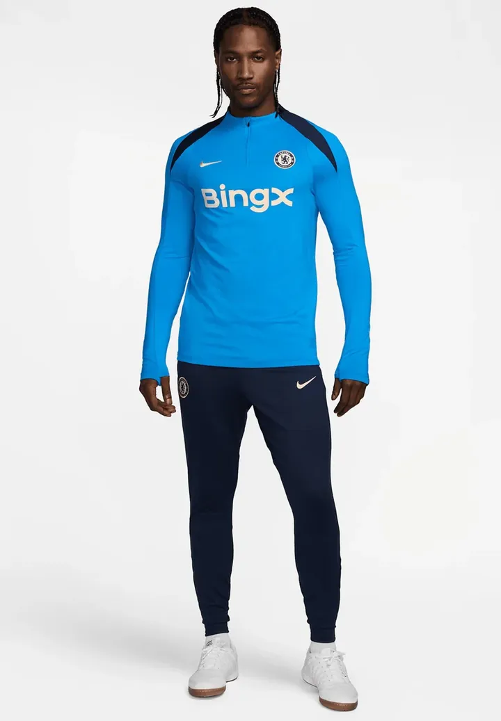 Equipación de clubes