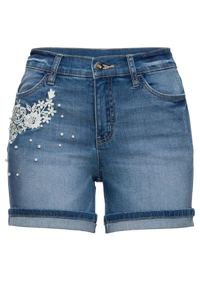 Pantalón corto vaquero con talle medio y adornos