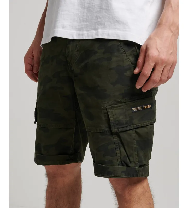 Superdry para hombre. M7110300A Pantalones cortos cargo de algodón orgánico Core verde (28), Casual, Camuflaje, Sostenible