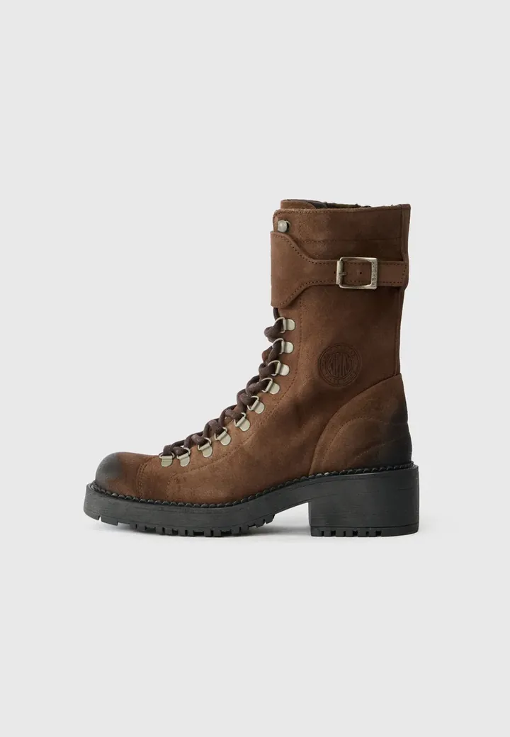 Botines con cordones