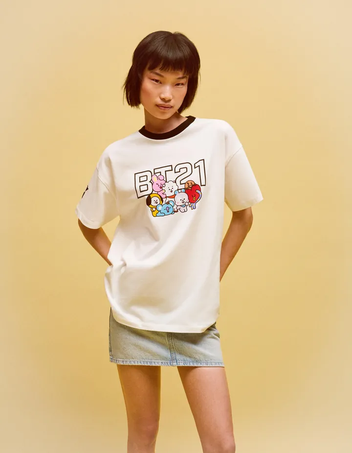 Bershka Camiseta Oversize Print Bt21 Mujer L Blanco Roto