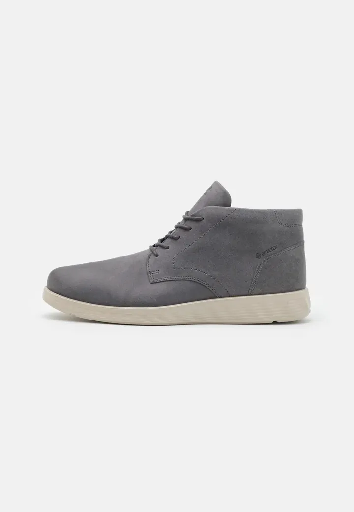 Zapatos con cordones