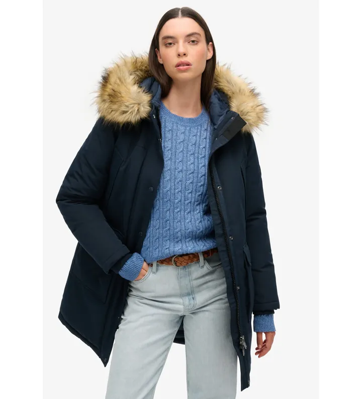 Superdry para mujer. W5011786A Parka de piel sintética Everest marino (L), Poliéster Reciclado, Sostenible