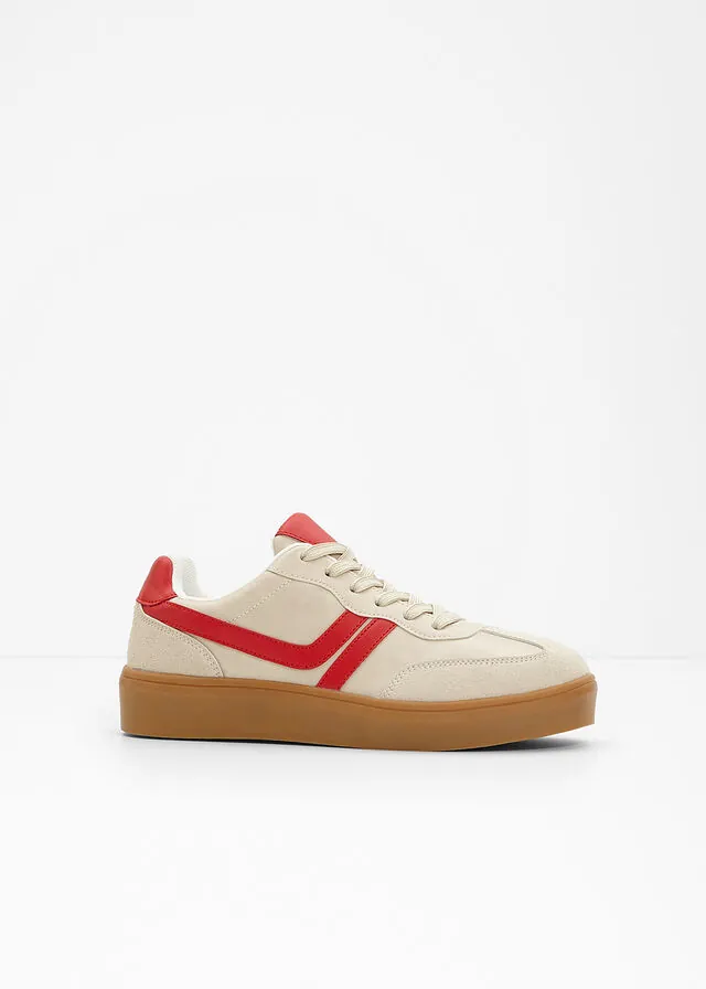 Zapatillas deportivas con plataforma y look retro