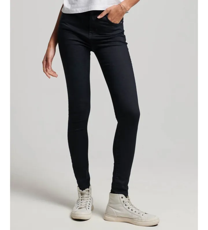 Superdry para mujer. W7010796A Jeans pitillo de talle alto de algodón orgánico negro (24/30), Denim, Poliéster, Sostenible