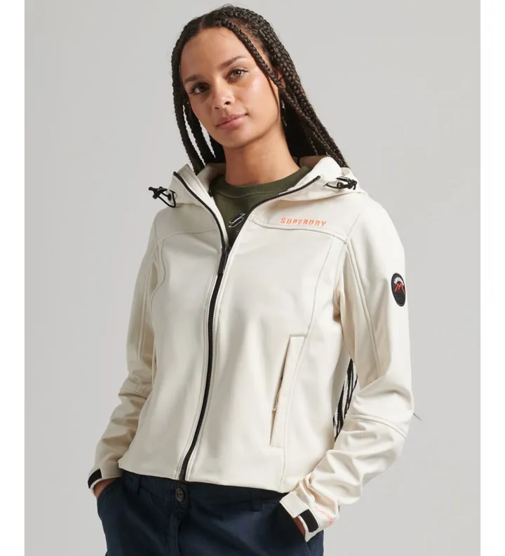 Superdry para mujer. W5011443A Chaqueta softshell con capucha CODE Trekker blanco (L), Casual, Poliéster