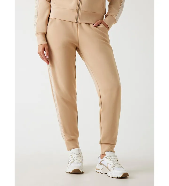 Guess para mujer. W5YB11KBYE2 Joggers de neopreno con banda logotipo beige (S), Casual, Poliéster