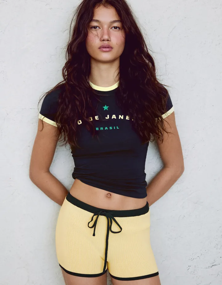 Bershka Camiseta Ajustada Contraste Print Mujer L Marino