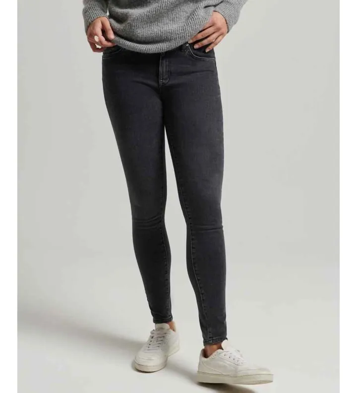 Superdry para mujer. W7010798A Jeans de talle medio de algodón orgánico Vintage negro (24/30), Casual, Denim, Sostenible