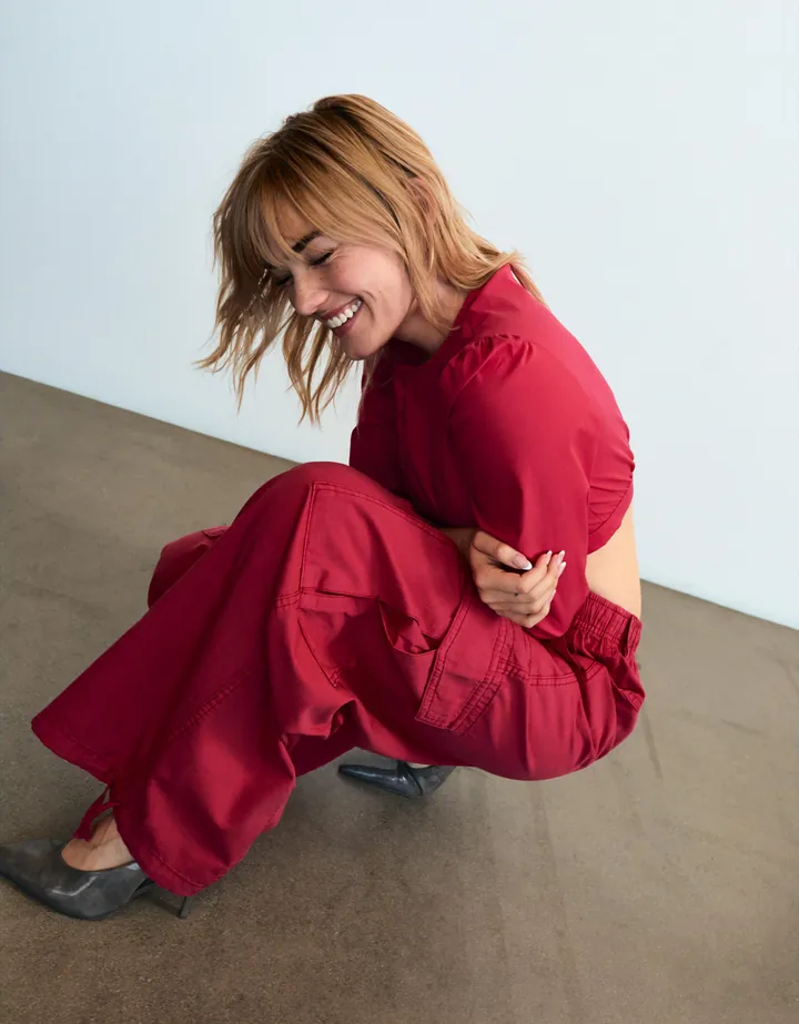 Bershka Pantalón Cargo Parachute Mujer L Rojo