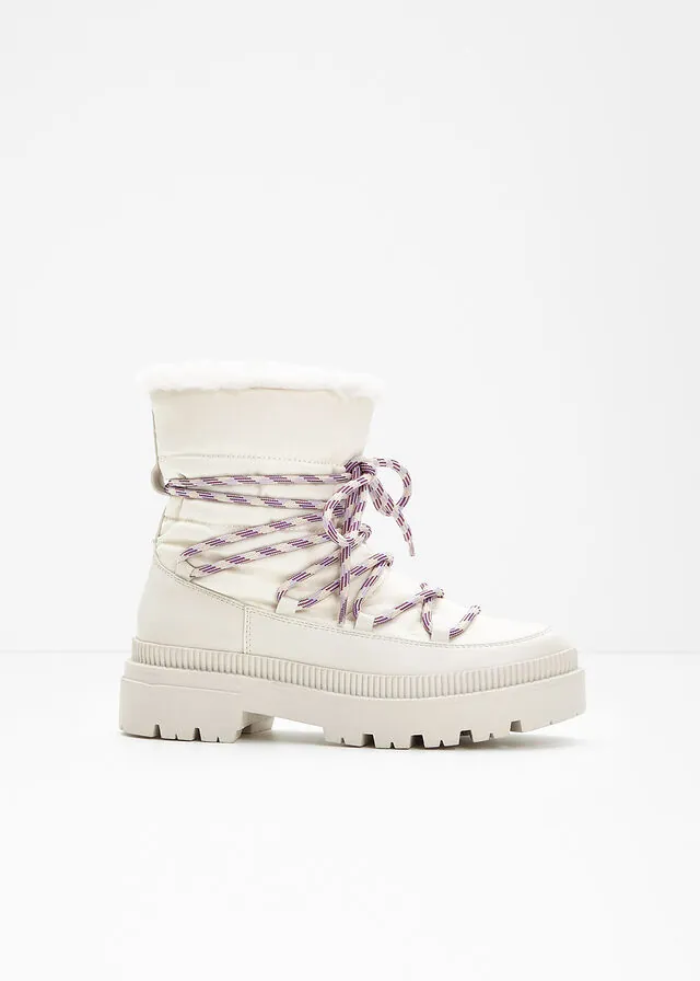 Botas forradas con cordones