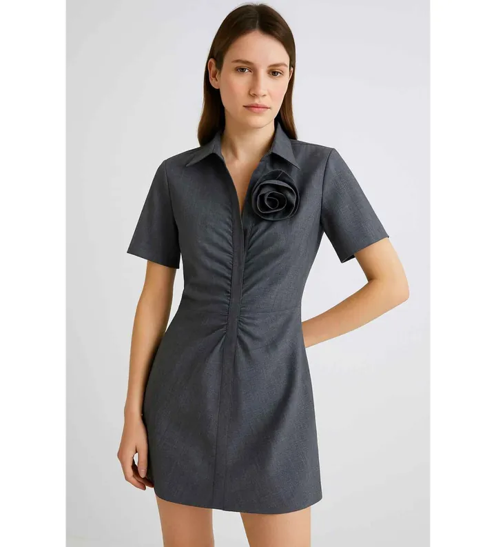 Marella para mujer. 2523226054200 Vestido corto con broche de flor Cappa gris (38), Casual, Poliéster, Manga corta