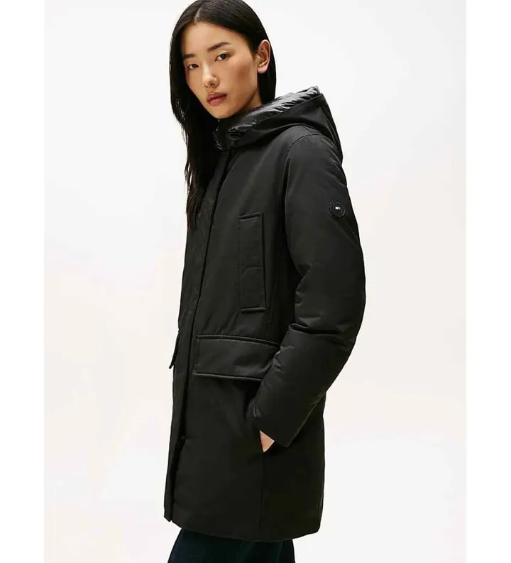 Tommy Hilfiger para mujer. WW0WW46533 Parka acolchada con capucha a contraste negro (S), Casual, Nylon, Manga larga