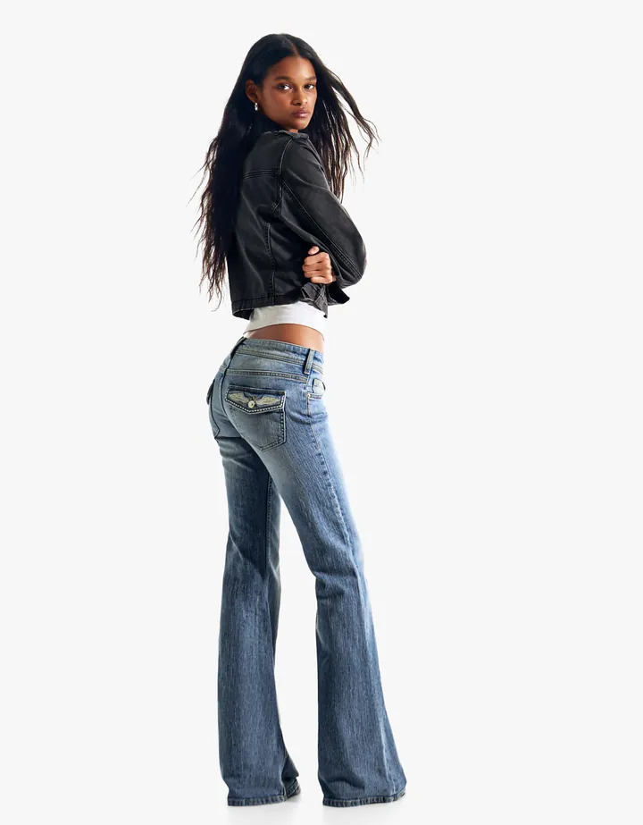 Bershka Jeans Flare Tiro Bajo Bordado Mujer 32 Azul Claro
