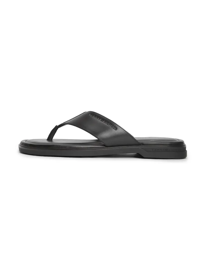 TOMMY HILFIGER Sandalias de dedo 'Debossed Logo Toe Post' negro