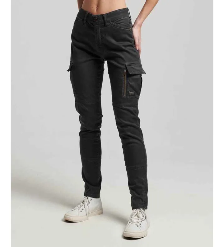 Superdry para mujer. W7010925A Pantalón cargo pitillo negro (26/28), Casual, Lyocell