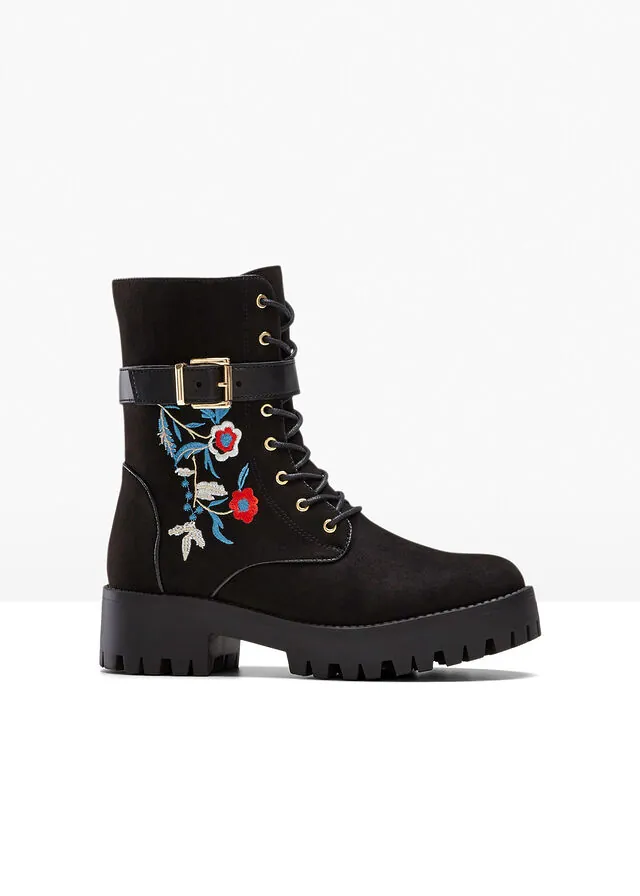 Botas con cordones y bordado
