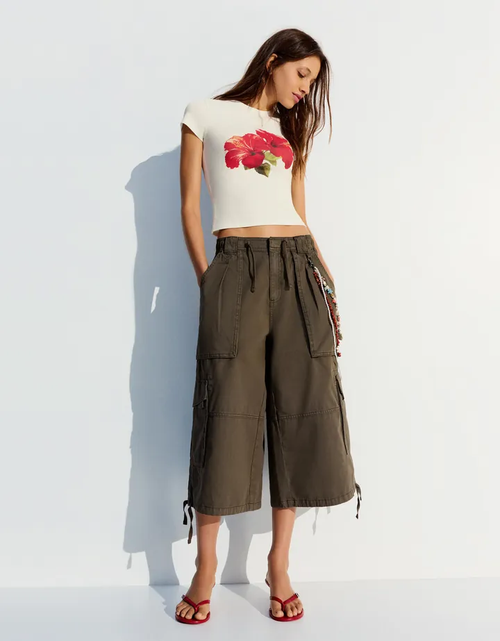 Bershka Bermuda Cargo Cadenas Mujer L Kaki