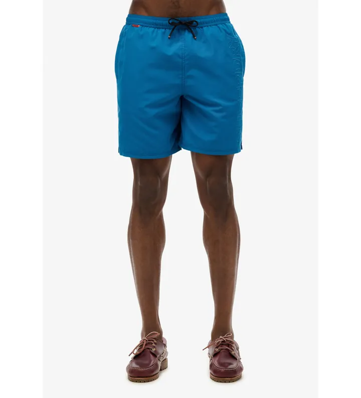 Superdry para hombre. M3010246A Bañador bordado Premium de 43,2 cm azul (M), Beachwear, Poliéster Reciclado, Sostenible