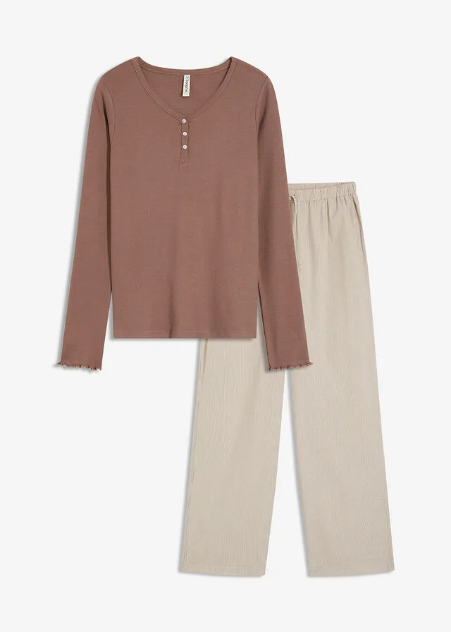 Camiseta de canalé con pantalón cómodo
