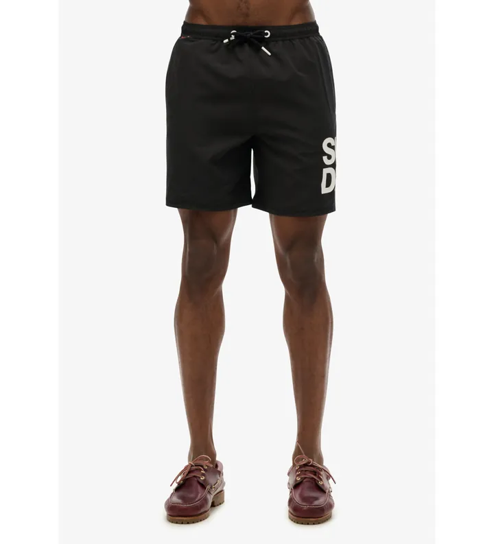 Superdry para hombre. M3010247A Bañador de 43,2 cm con logotipo Sportswear negro (S), Beachwear, Poliéster Reciclado, Sostenible